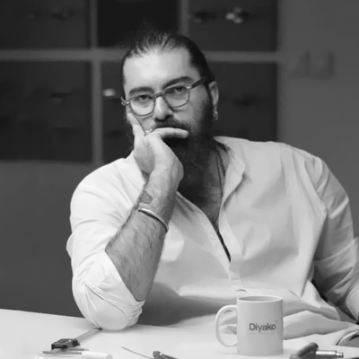 Farzad Naghibzadeh at office