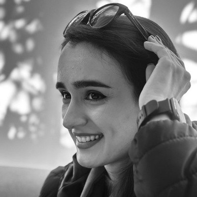 Mehrnaz Amin – Senior 3D modeler with over 10 years of experience creating high-quality environments, props, and concept assets using Maya, Blender, ZBrush, and Substance for games, ads, and cinematic visuals
